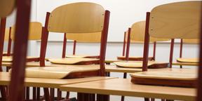 Chairs and table at home 256491